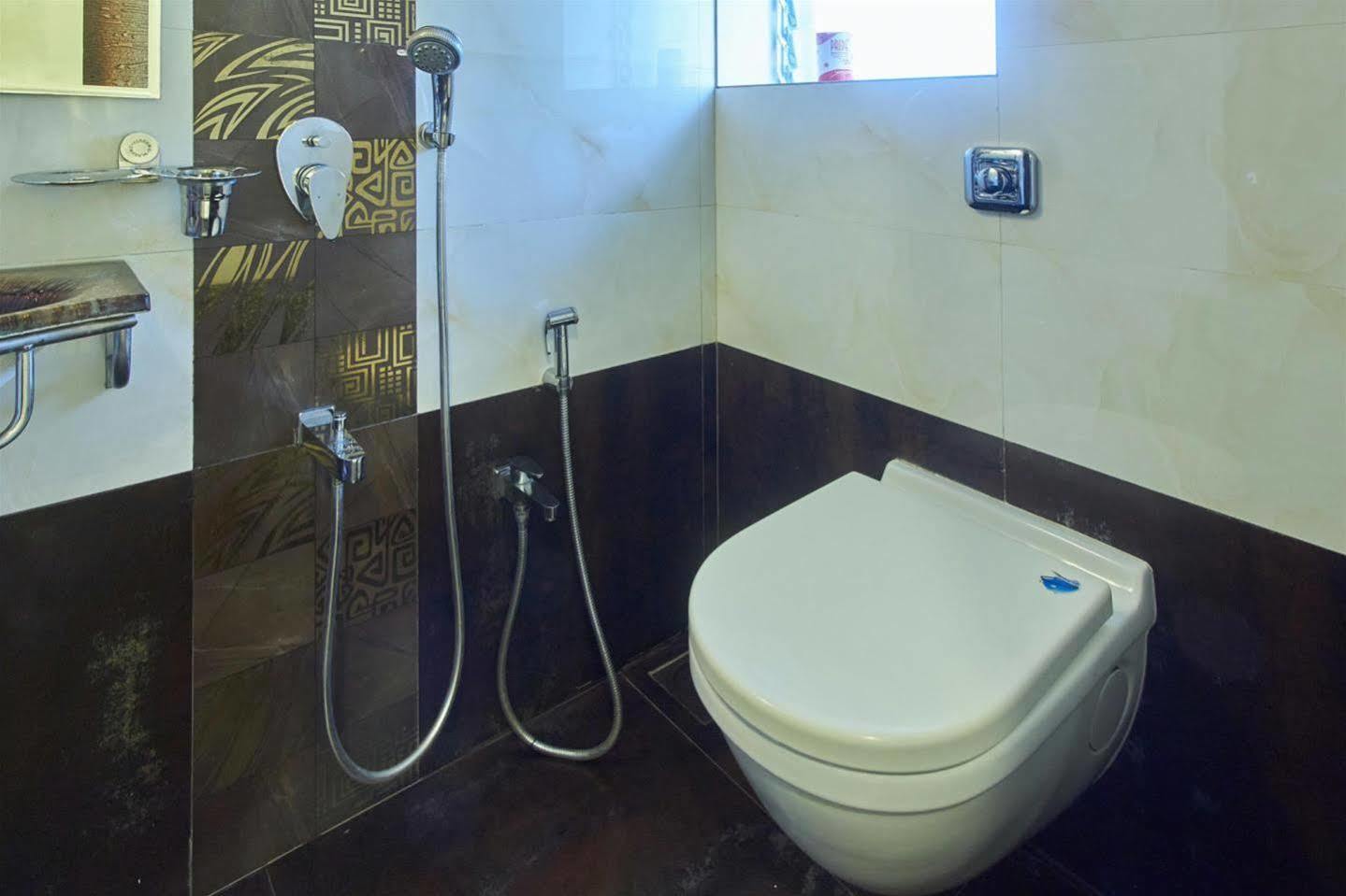 Oyo 28893 Hotel Gulf ムンバイ エクステリア 写真